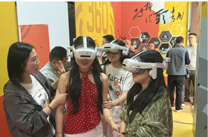 0429媒体通稿V6《转折·从头越》VR展五一开展978.png